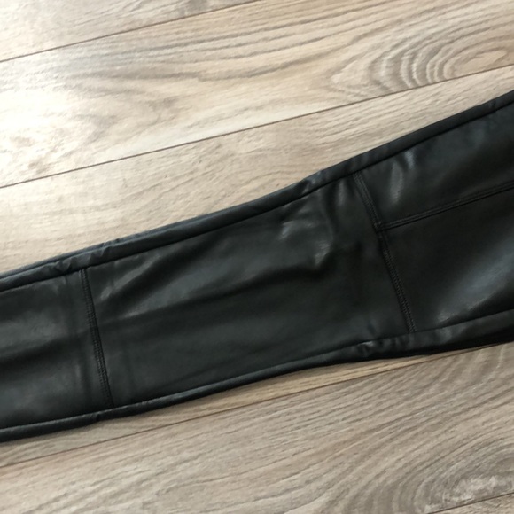 NWOT Express Vegan Faux Leather Leggings XS - Picture 6 of 8
